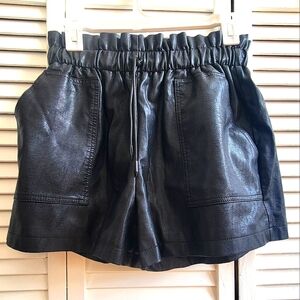 Faux Leather Paperbag shorts in black, M